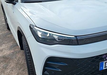 VW Tiguan Volkswagen 2.0 TDI SCR 142kW DSG 4MOTION ENERGY ...