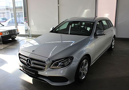 Mercedes-Benz E 220 d T Avantgarde Ambiente LED Kamera PTS SHZ