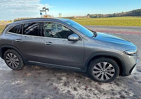 Mercedes-Benz EQA EQA300 4MATIC, AMG, NR, 4xWR, AHK, AR, Garantie