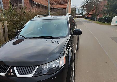 Mitsubishi Outlander 2.4 MIVEC Instyle 4WD CVT Instyle
