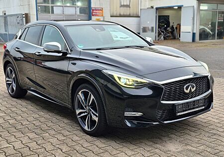 Infiniti Q30 1.6/Navi/P-Dach/360°-Kamera