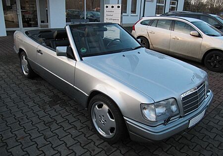 Mercedes-Benz E 220 FINAL EDITION KLIMA LEDER STANDHEIZ AMG