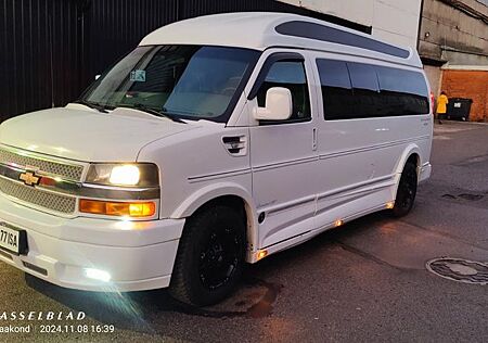 Chevrolet Express 6.0 V8, 4x4, 9 Passenger 2500 Limited SE