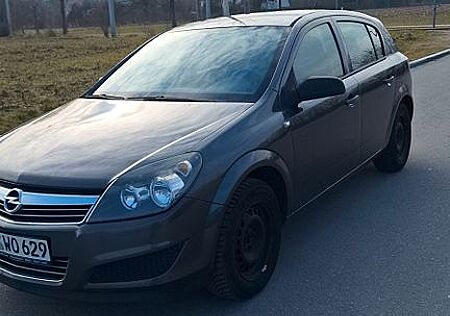 Opel Astra H 1.4 Limousine