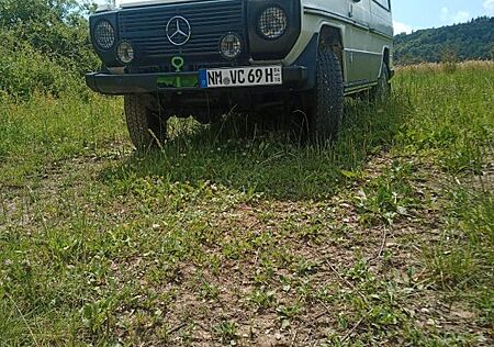 Mercedes-Benz G 230