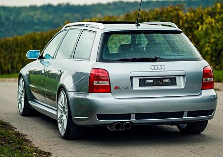 Audi RS4 2.7 quattro -