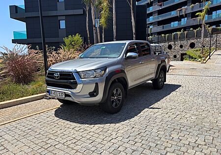 Toyota Hilux Top 2.8l 4500 km Standort: Madeira