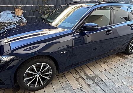 BMW 320e xDrive Touring Facelift AHK, Leder