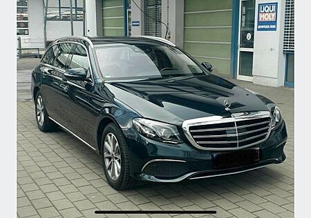 Mercedes-Benz E 220 E 220d T EXCLUSIVE Autom. EXCLUSIVE