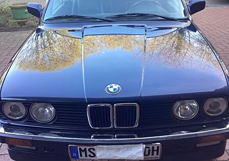 BMW 325 i Cabrio Royalblau-Metallic
