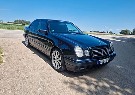 Mercedes-Benz E 240 Elegance/158 Tkm/Tüv 04.2027/Klima/Temp