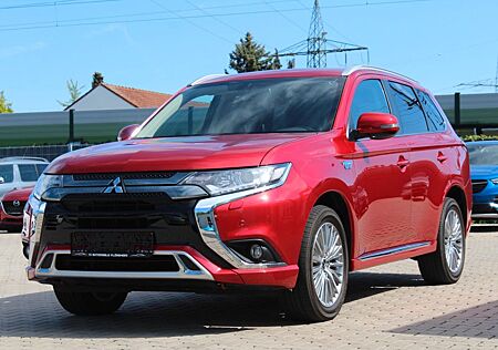 Mitsubishi Outlander 2.4 PHEV 4WD R.Kamera Alcantara AHK