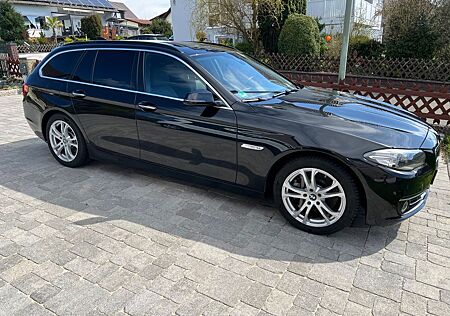 BMW 525d xDrive Touring A Luxury Line Luxury Line