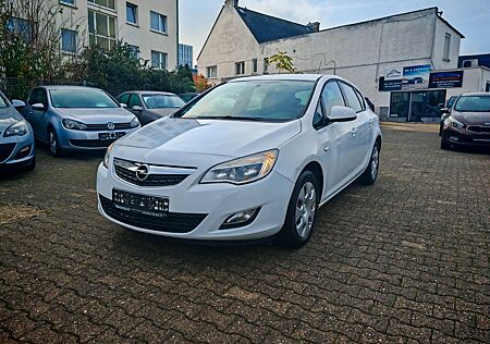 Opel Astra J Lim. 5-trg. Selection