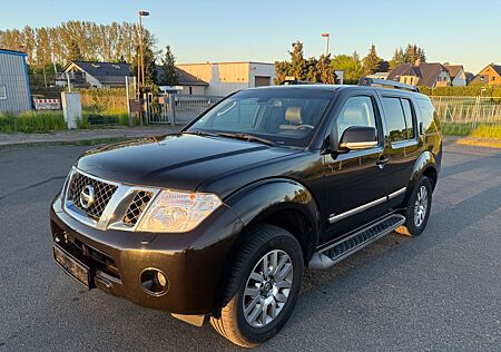 Nissan Pathfinder 3.0 V6 dCi LE/TÜV:02-28/7-Sitzer 4WD