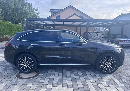 Mercedes-Benz EQC 400 4Matic AMG AHk Mwst Pano Leder 20zoll