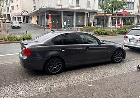 BMW 320i -