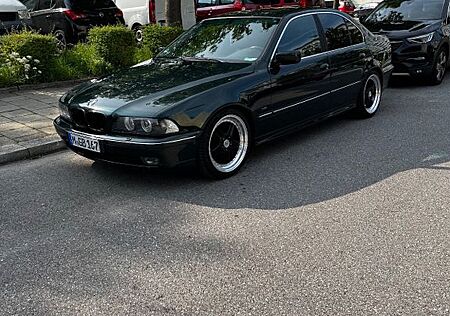 BMW 523i A -