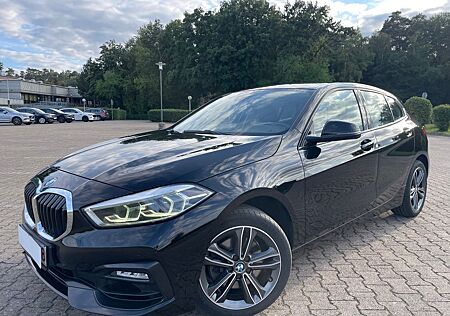 BMW 118i Sport Line*LED*Navi*SHZ*Live Cock.Plus*DAB*