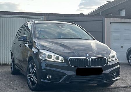 BMW 2er 220d xDrive Sport Line 7 Sitzer Top Ausstattung