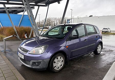 Ford Fiesta 1,3 69PS AHK / Service neu /sehr gepflegt
