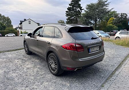Porsche Cayenne 3.6L V6 2-Hand Umbra Metallic.