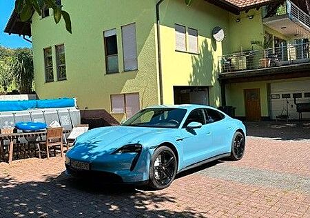 Porsche Taycan - -