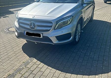 Mercedes-Benz GLA 200 AMG Line AMG Line + AMG Felgen