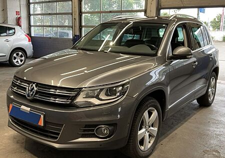 VW Tiguan Volkswagen Sport & Style 2.0TDI 4M DSG PANO NAVI AHK