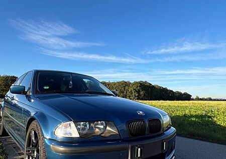 BMW 320i - Limousine