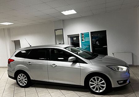 Ford Focus Turnier Titanium-Alufelgen Navi-Groß LED