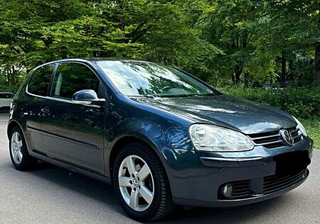 VW Golf Volkswagen 5 UNITED VOLLAUSSTATTUNG WENIGE KM