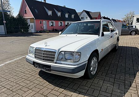 Mercedes-Benz E 200 CLASSIC Servo Tüv Neu