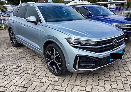 VW Touareg Volkswagen 3.0 TDI Tiptronic 4Motion R-Line Matrix