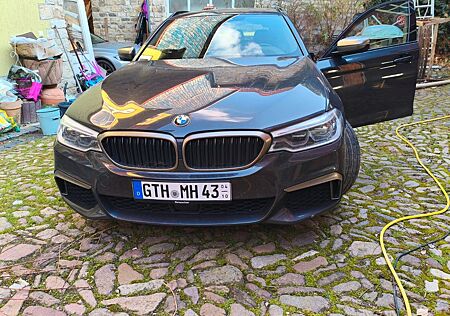 BMW M550d xDrive Touring A -