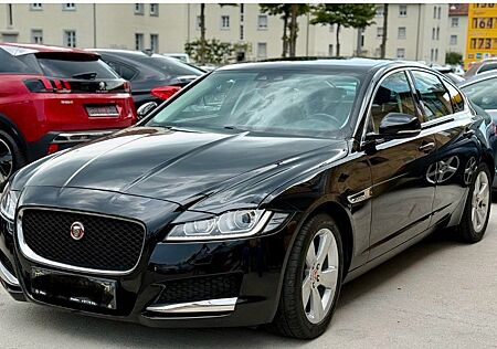 Jaguar XF 2.0d AWD Prestige |PDC+Kamera wenig Km