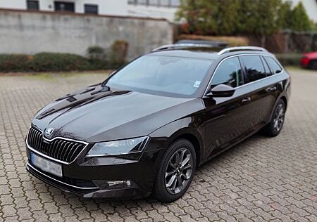 Skoda Superb 2.0 TDI Style Combi (Sehr gepflegt)