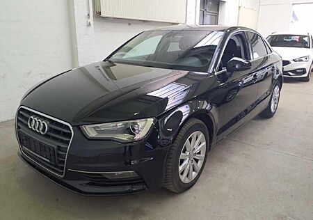 Audi A3 attraction 1.6 TDI /DSG/AHK/PDC/SHZ/TEMPO