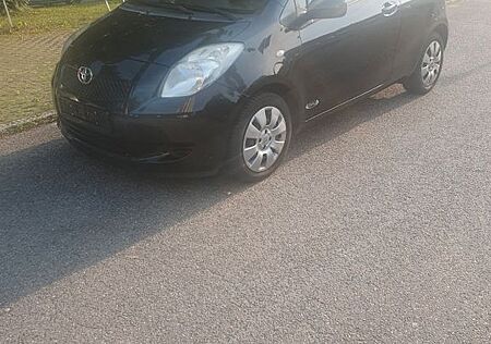 Toyota Yaris 1,3-l-VVT-i Executive Executive