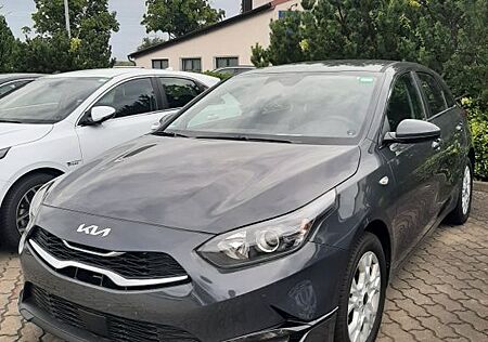 Kia Cee'd Ceed 1.5 T-GDI DCT Vision Komfort+
