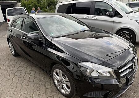 Mercedes-Benz A 180 Style Navi Leder PDC LED Night-Paket