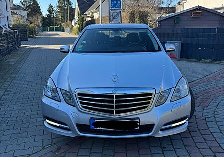 Mercedes-Benz E 220 CDI BlueEFFICIENCY AVANTGARDE