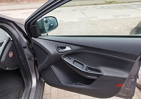 Ford Focus 1,0 EcoB. 92kW Champions Edit. Turnier...