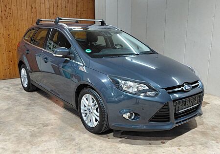 Ford Focus Turnier Titanium / Scheckheft / Garantie