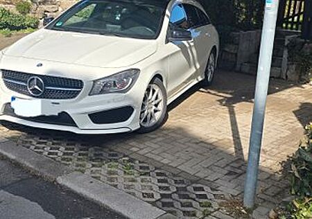 Mercedes-Benz CLA 200 Shooting Brake AMG Line 4 Matic