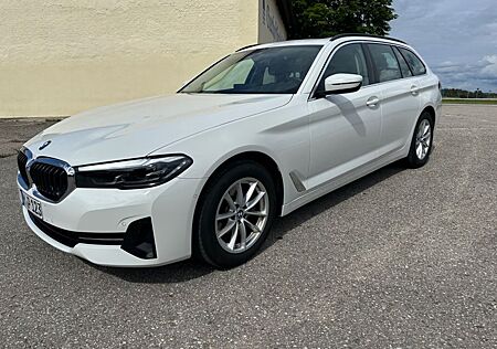 BMW 520d xDrive Touring A PANO AHK GARANTIE