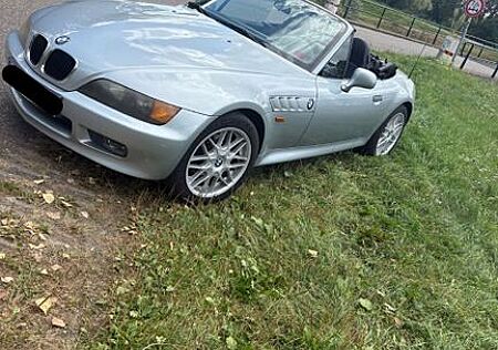 BMW Z3 Roadster 1.8 -Neuer Zustand, alles neu ersetz