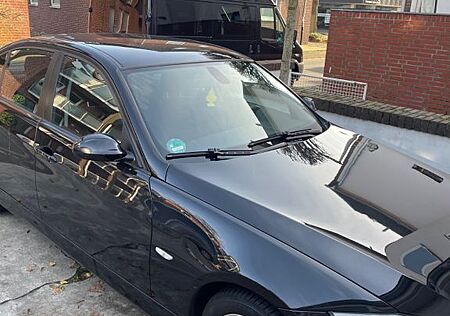 BMW 318i -