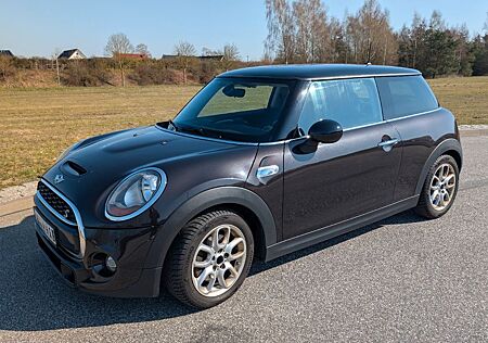 Mini Cooper S mit Sonderausstattung