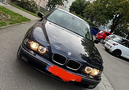 BMW 523i A -